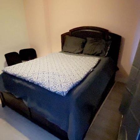 Private Double Bed Room Only With Balcony In Apartment Rotterdam Luaran gambar