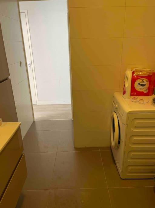 Private Double Bed Room Only With Balcony In Apartment Rotterdam Luaran gambar