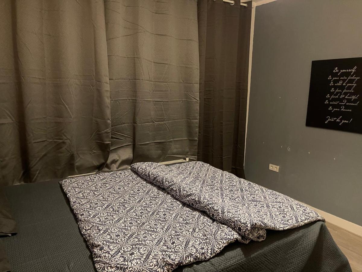 Private Double Bed Room Only With Balcony In Apartment Rotterdam Luaran gambar